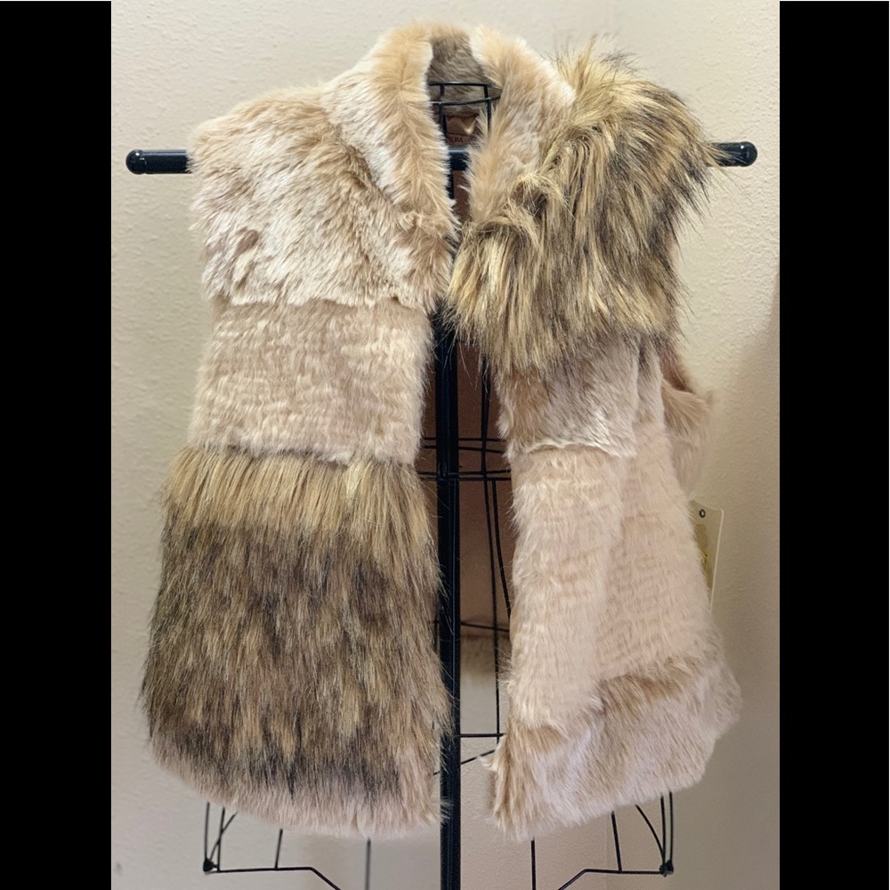 Reba Faux Fur Vest NWT - Picture 1 of 7